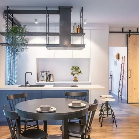 Mazurska 110 דירה